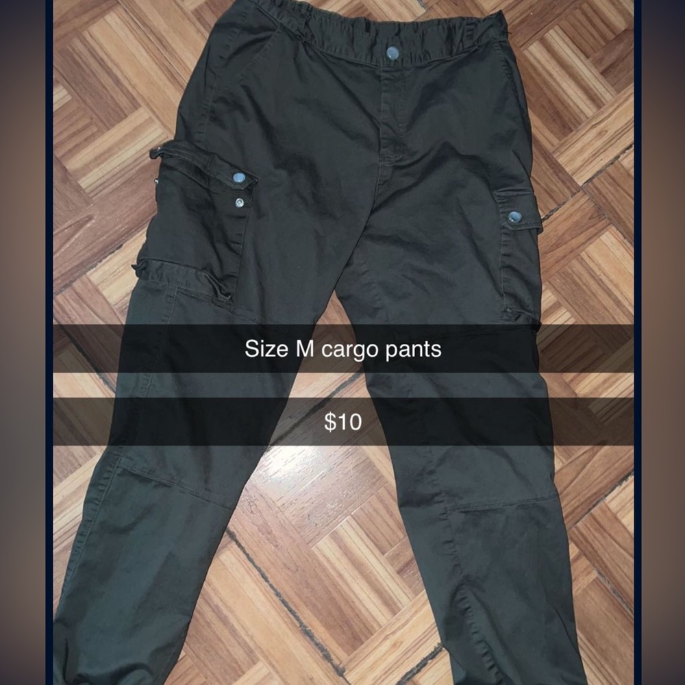 Size M arm green cargo pants ,